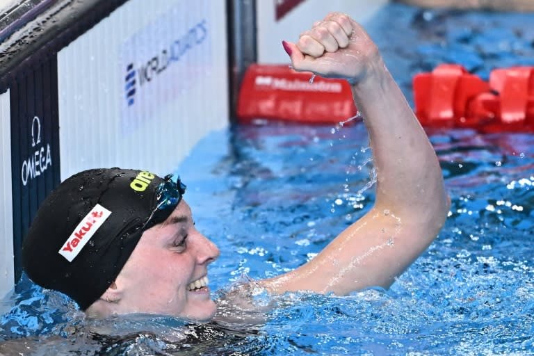 Marrit Steenbergen celebrates her 100m freestyle world title (MANAN VATSYAYANA)