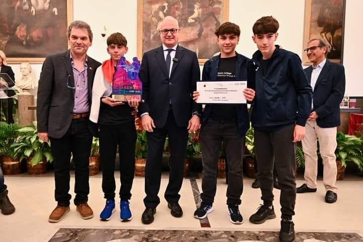 Roma Mayor Roberto Gualtieri with the winning team. Photo provided by Charles Axisa