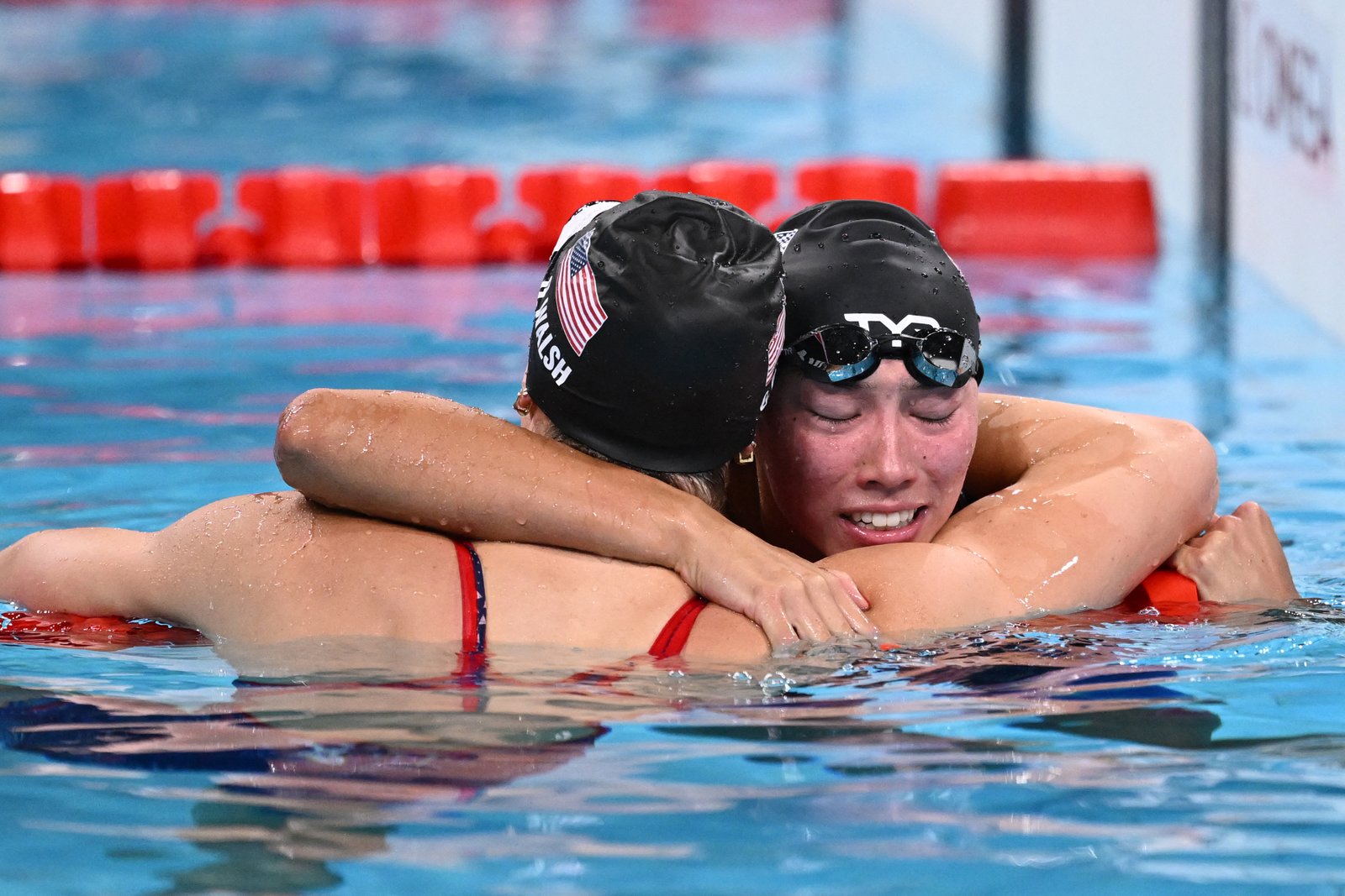 US' Torri Huske (R) celebrates with US' Gretchen Walsh