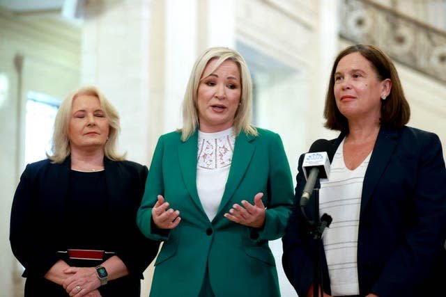 Ms O’Neill, centre, and Sinn Fein’s President Mary Lou McDonald, right