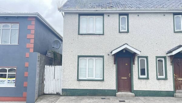 New to the market with REA Seamus Carthy is this quality three bedroom two storey townhouse at Henry Street, Roscommon Town. 