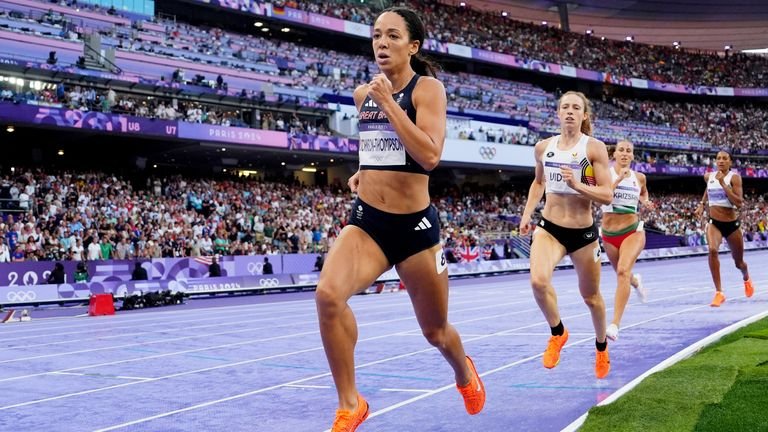 Paris 2024 Olympics - Athletics - Women's Heptathlon 800m - Stade de France, Saint-Denis, France - August 09, 2024. Katarina Johnson-Thompson of Britain in action during heat 2 REUTERS/Aleksandra Szmigiel