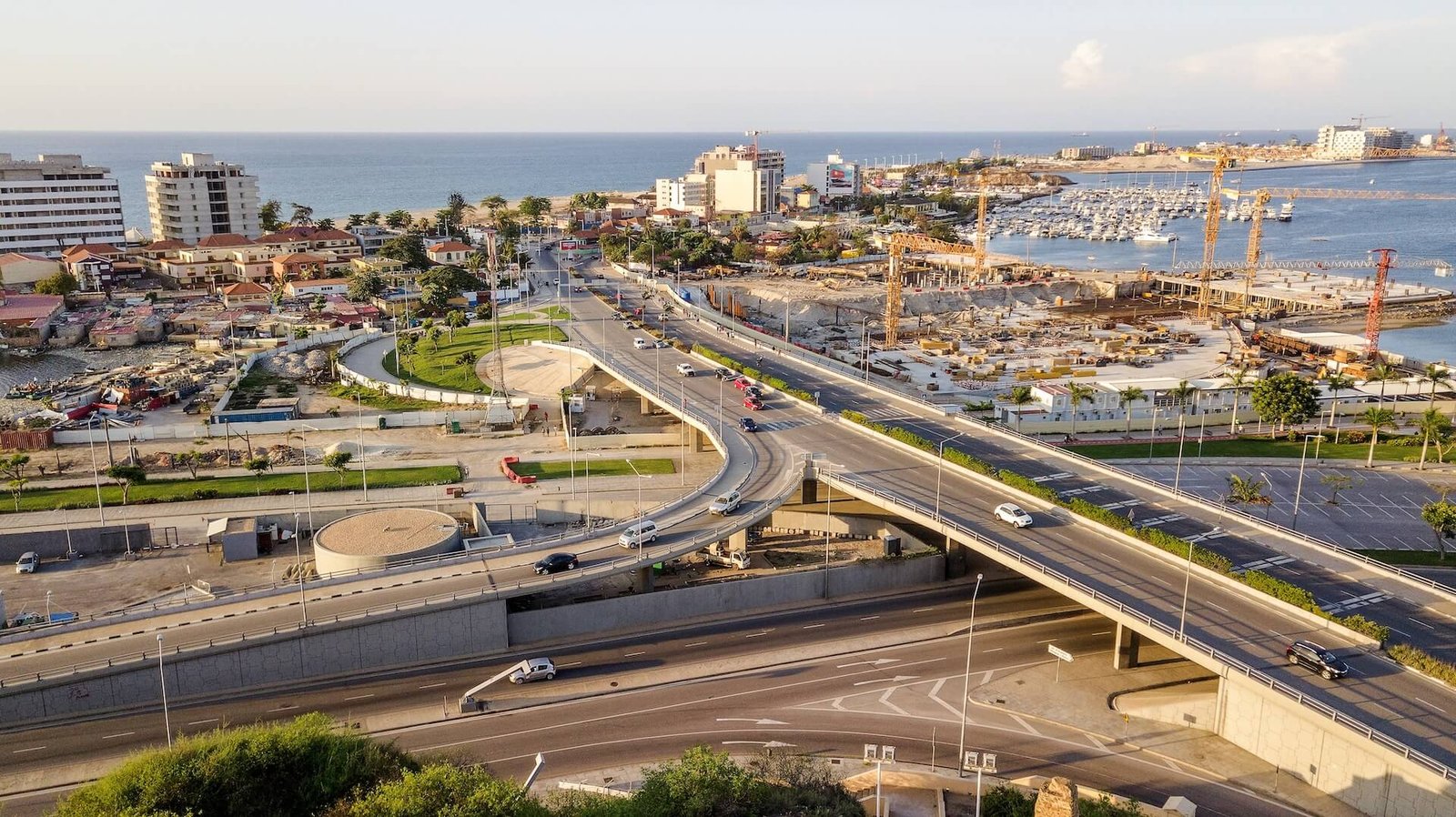 G20 Brasil discusses infrastructure investments in Africa. Luanda, capital of Angola. Photo: Getty Images