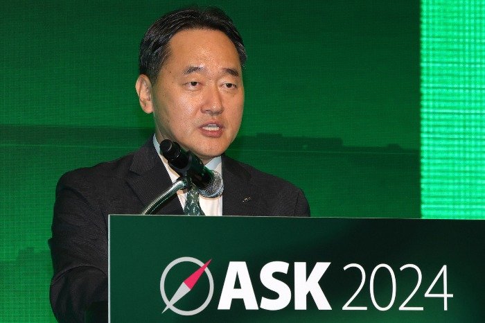 Kim　Tae-hyun,　chairman　of　the　National　Pension　Service　(NPS),　gave　a　keynote　speech　at　the　spring　conference　of　ASK　2024